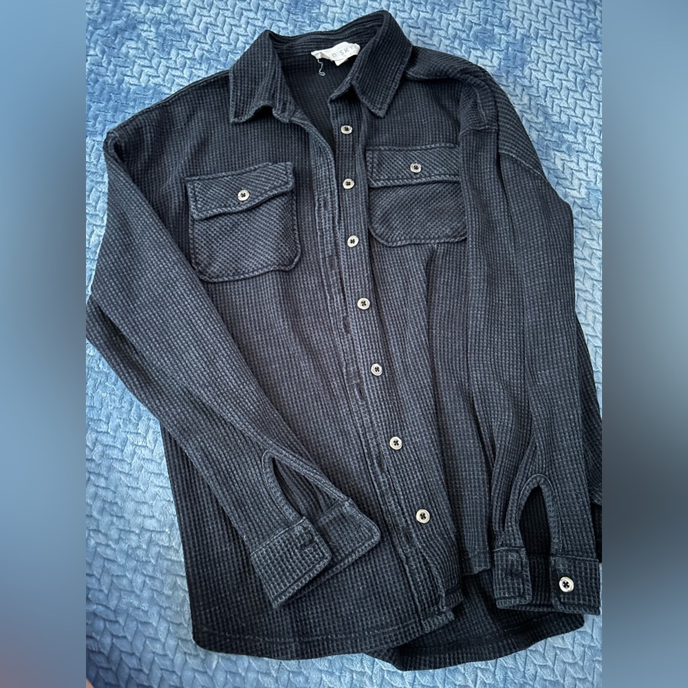 🦋Black Button-Up Shirt🦋